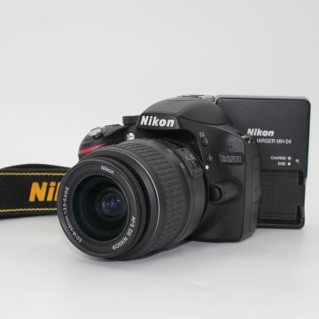 Used Nikon D3200 w/AFS 18-55mm lens, Good Condition, 24 Megapixel, 4 FPS
