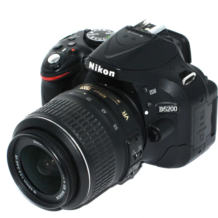 Used Nikon D5200 w/18-55 VR Kit, Good Condition